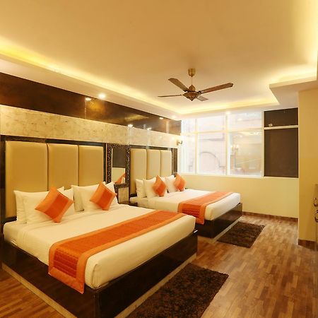 Plazzo Hotel New Delhi Exterior photo