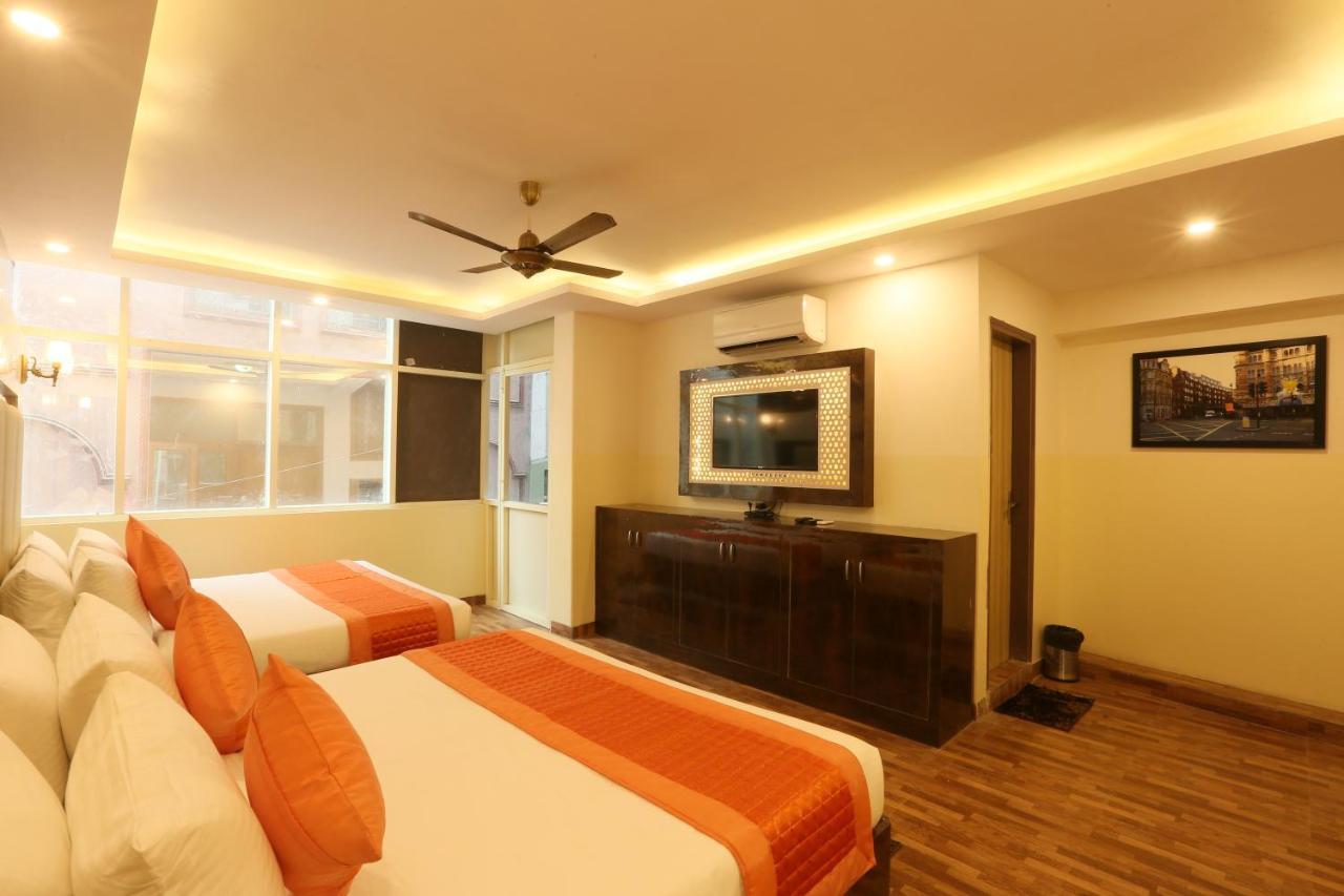 Plazzo Hotel New Delhi Exterior photo